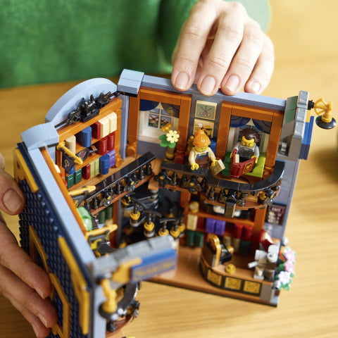 LEGO® Icons Bookstore: Book Nook